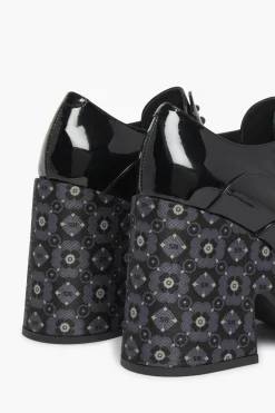 Chaussures A Lacets En Vinyle Noir